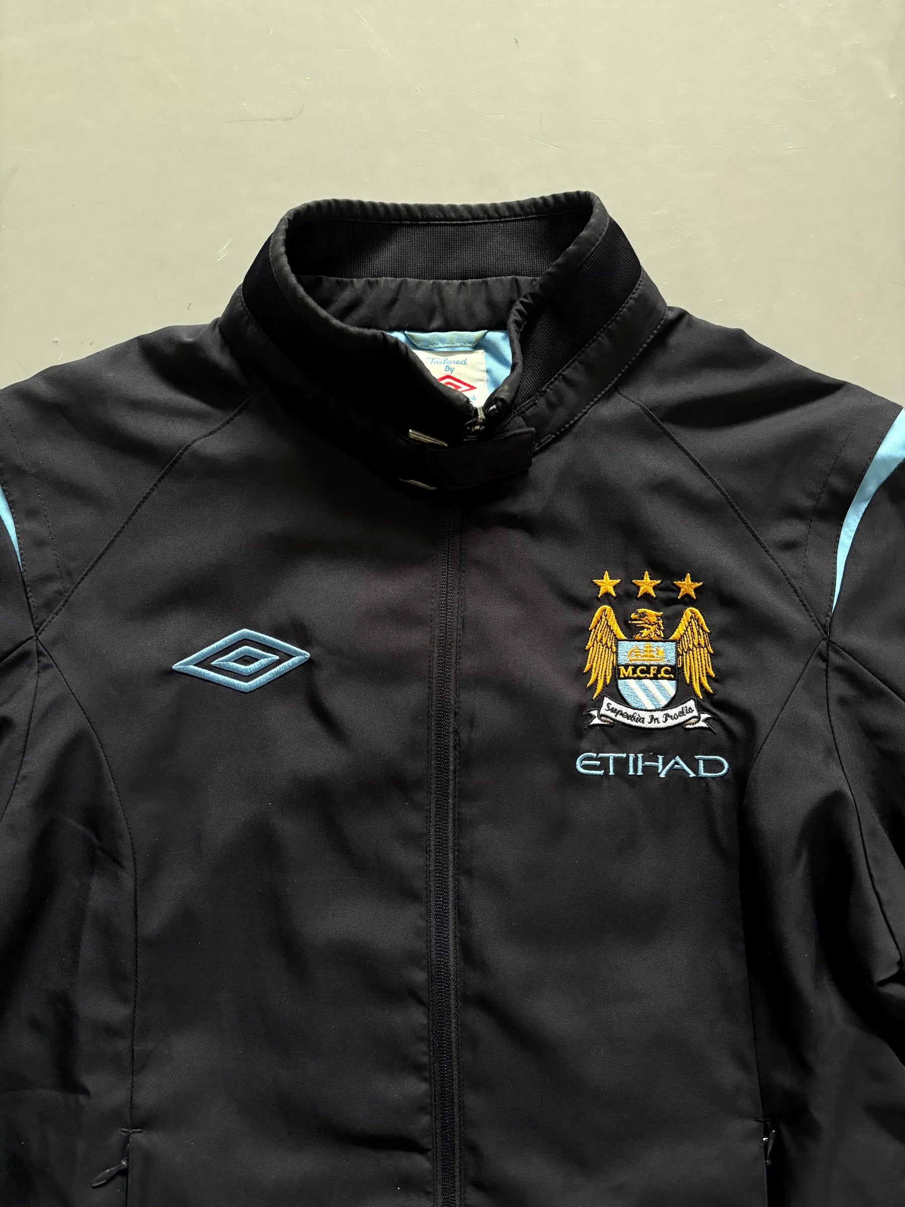 Umbro x Manchester City Chaqueta retro 2011/12 - Fut Latino MX